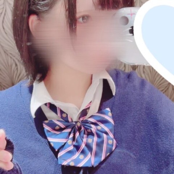 あめ 155cm/Cカップ 18歳