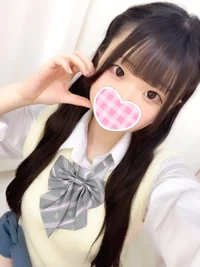 しずき 158cm/Eカップ 18歳