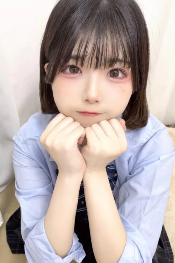 みう 156cm/Cカップ 19歳