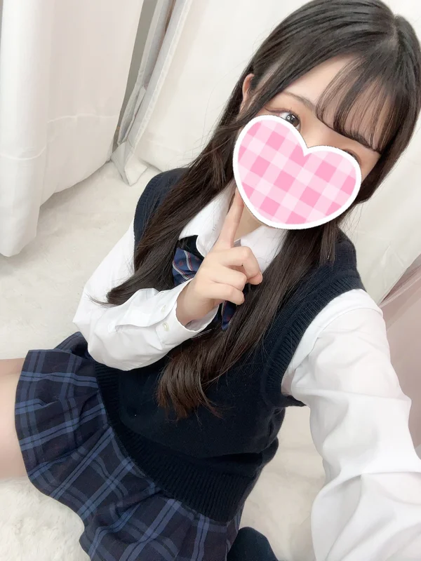 ななせ 157cm/Bカップ 18歳