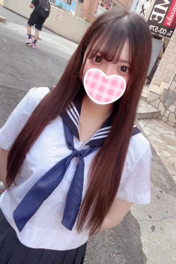 るりな 153cm/Fカップ 19歳
