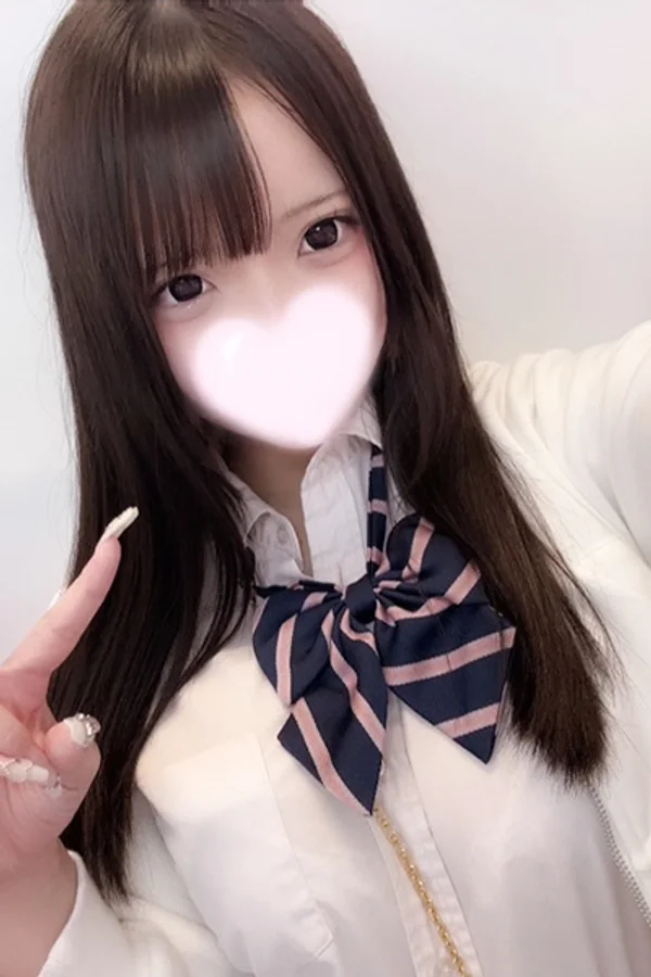 もも 162cm/Eカップ 18歳