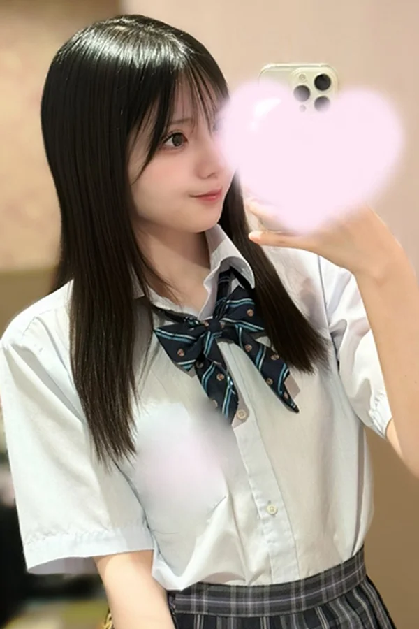 ひなな 155cm/Cカップ 19歳