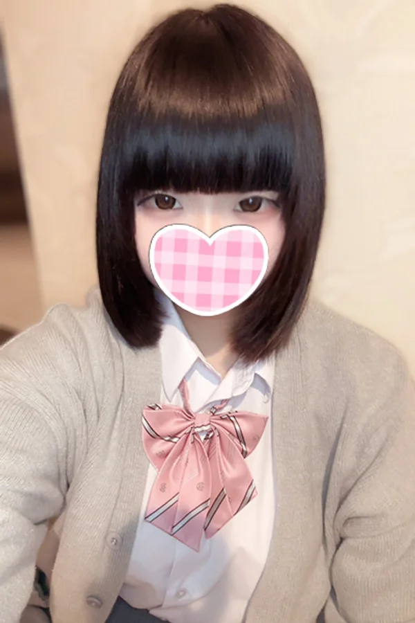 いるる 161cm/Dカップ 18歳