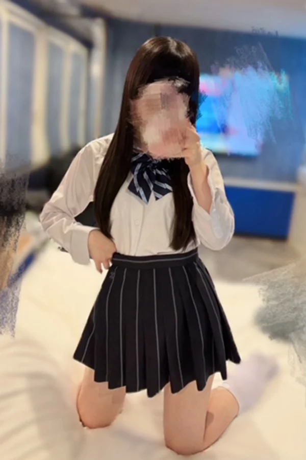 ねむ 153cm/Cカップ 18歳