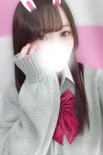 こころ 147cm/Eカップ 18歳