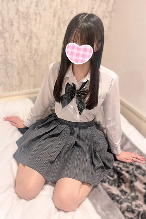 しき 166cm/Bカップ 18歳