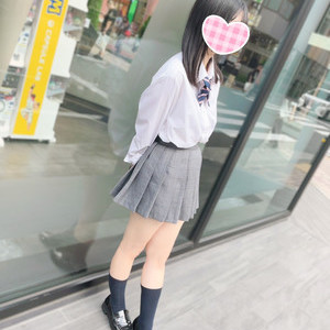 なこ 158cm/Cカップ 18歳