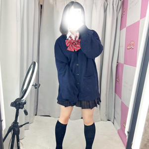 🆕えみる 143cm/Cカップ 19歳