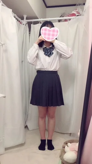 きよ　162cm（Cカップ）　18歳
