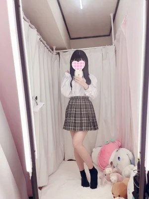 ななは　160cm（Cカップ）　19歳