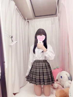 ななは　160cm（Cカップ）　19歳