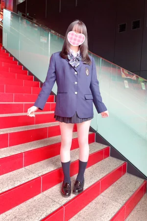 すみれ 161cm/Dカップ 18歳