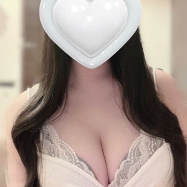 由奈ななみ