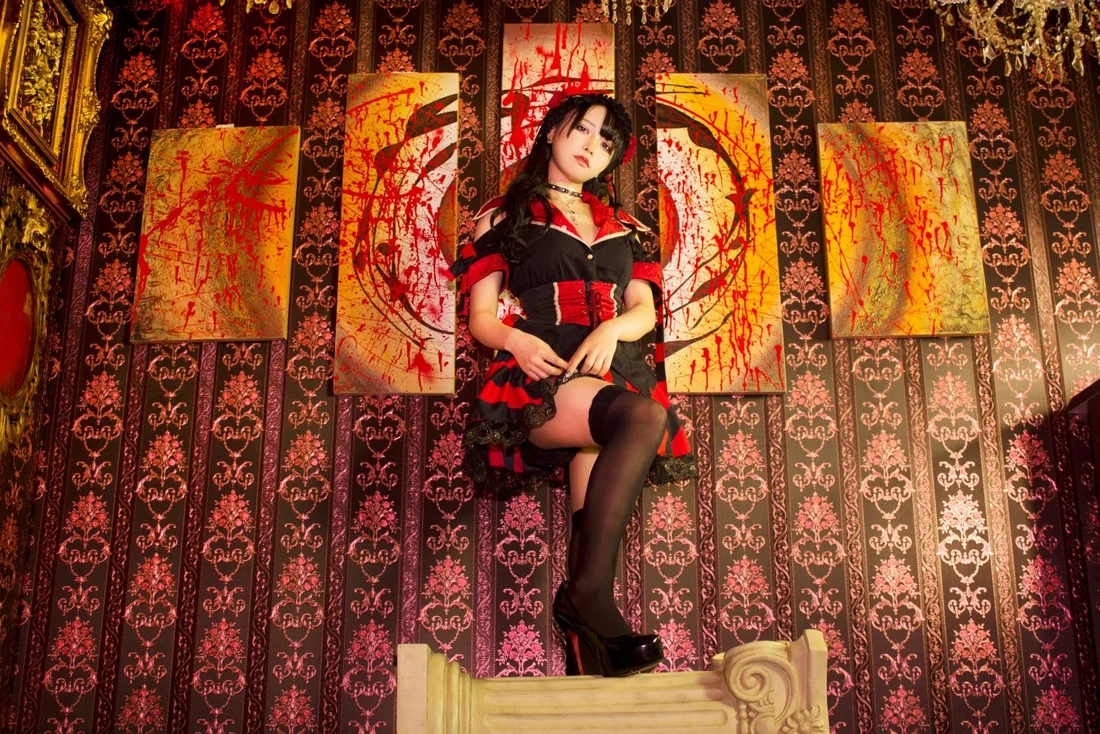 吸血鬼メイド喫茶メメント•モリと死の舞踏